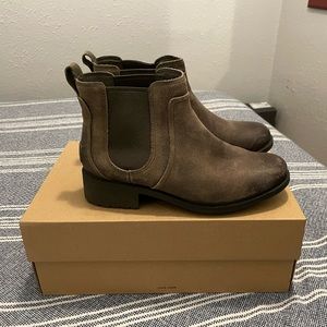 UGG Ankle Chelsea Boots
